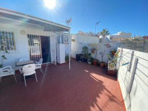 Quiet Central Sunny Attic Apt 7 mins from beach